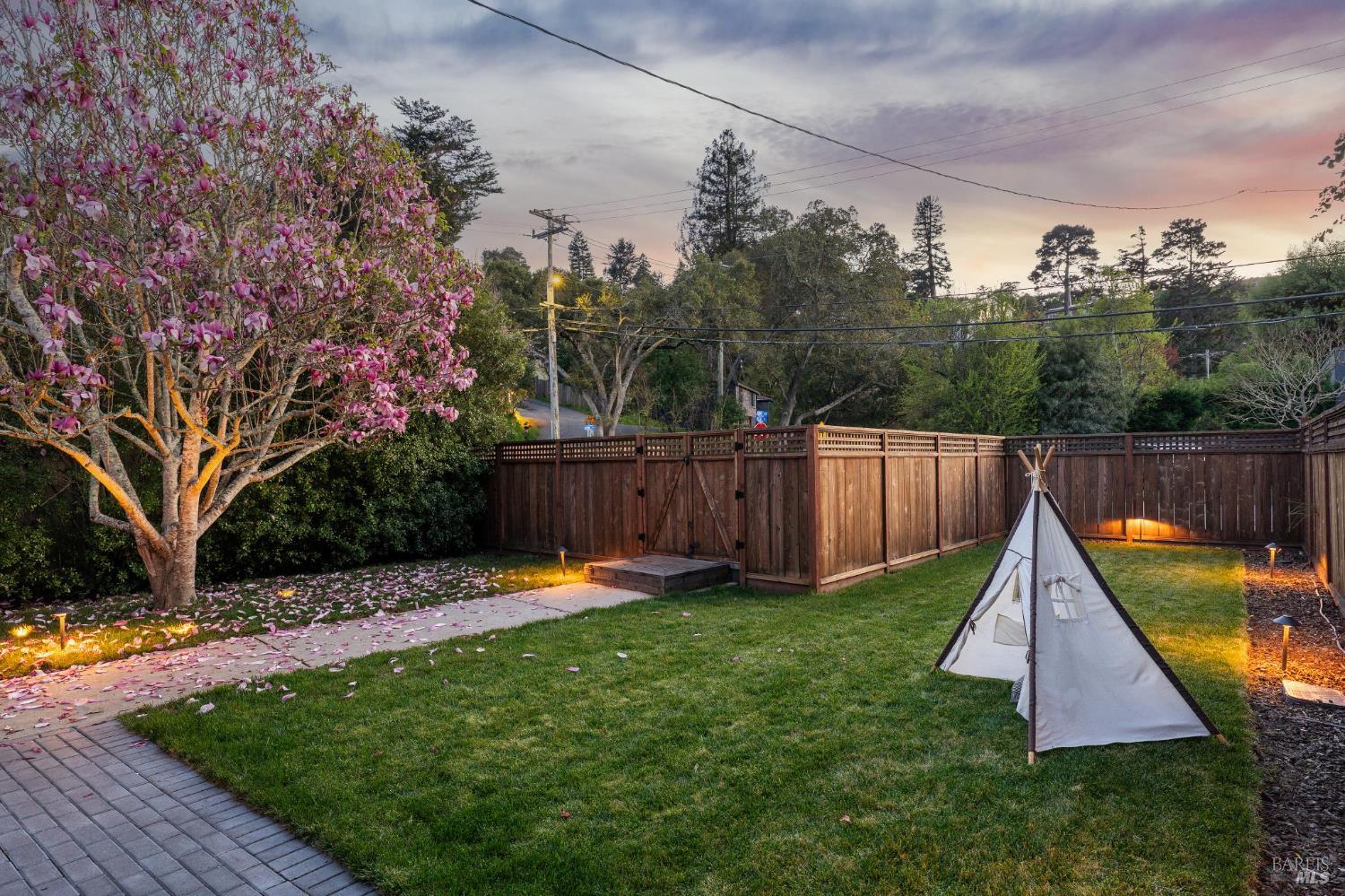 Detail Gallery Image 11 of 28 For 597 Ethel Ave, Mill Valley,  CA 94941 - 3 Beds | 2 Baths