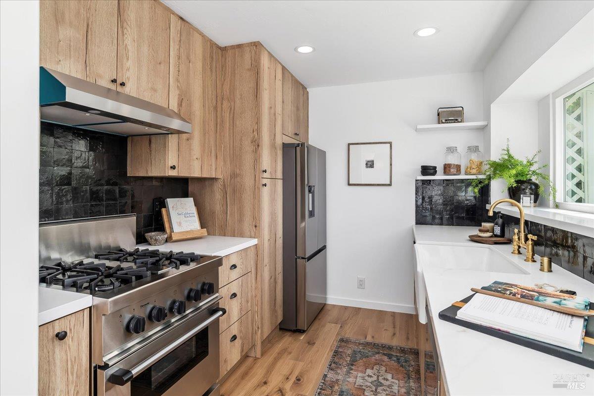 Detail Gallery Image 4 of 26 For 265 Cardinal Rd, Mill Valley,  CA 94941 - 3 Beds | 1 Baths