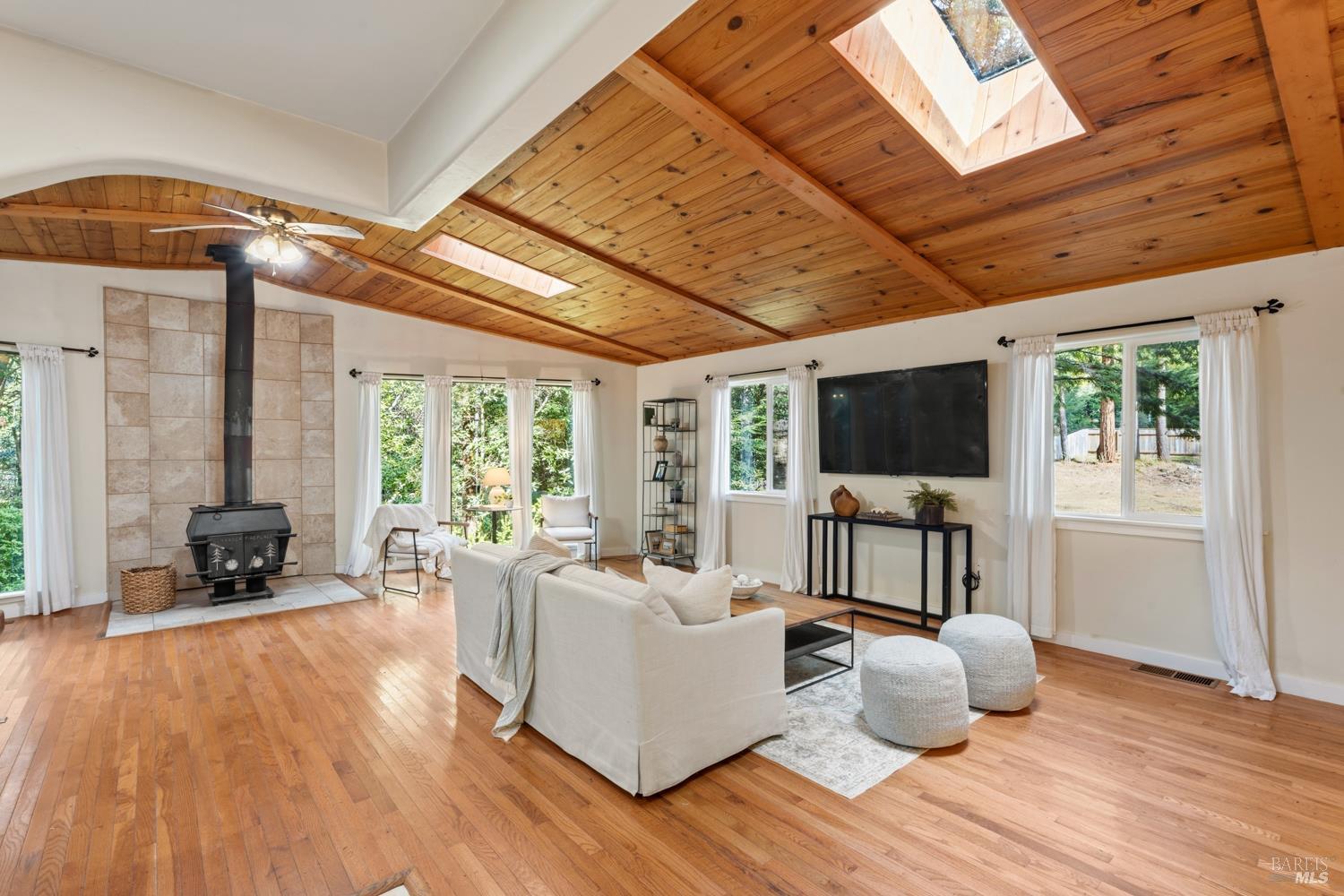 Detail Gallery Image 12 of 25 For 17600 Redwood Springs Dr, Fort Bragg,  CA 95437 - 2 Beds | 2 Baths