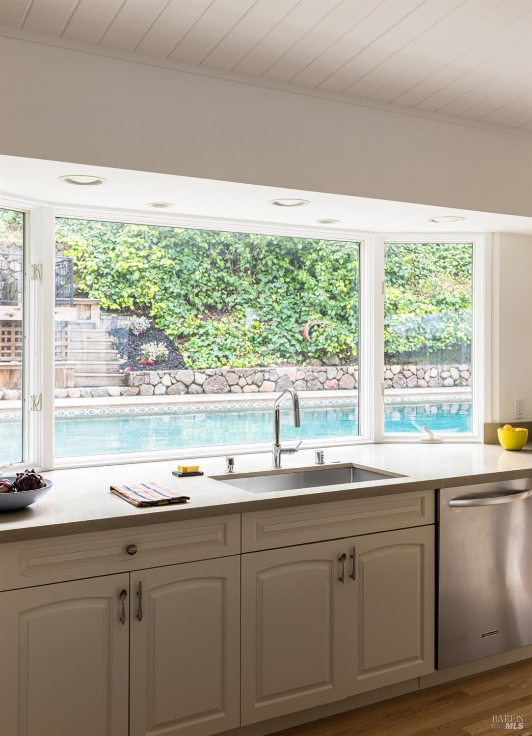 Detail Gallery Image 5 of 22 For 641 Hilary Dr, Tiburon,  CA 94920 - 4 Beds | 2/1 Baths