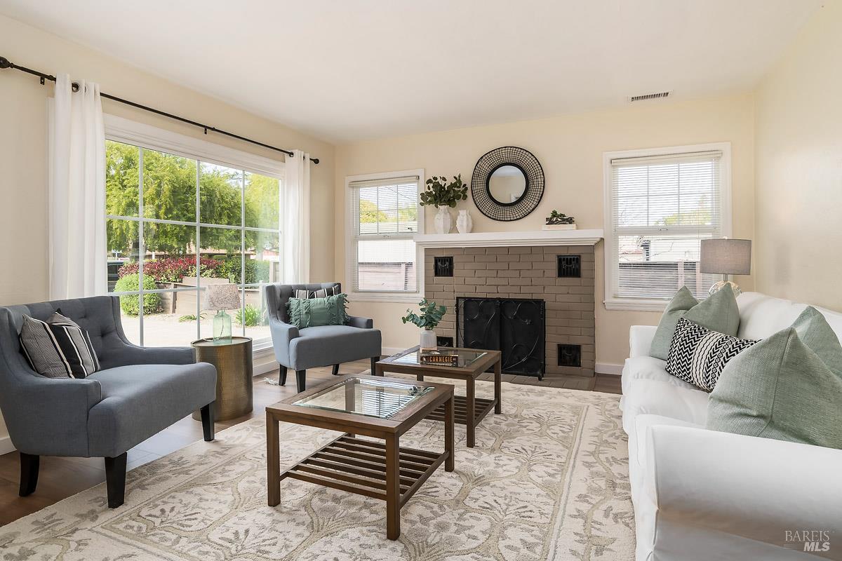 Detail Gallery Image 4 of 36 For 1012 2nd St, Novato,  CA 94945 - 3 Beds | 2/1 Baths