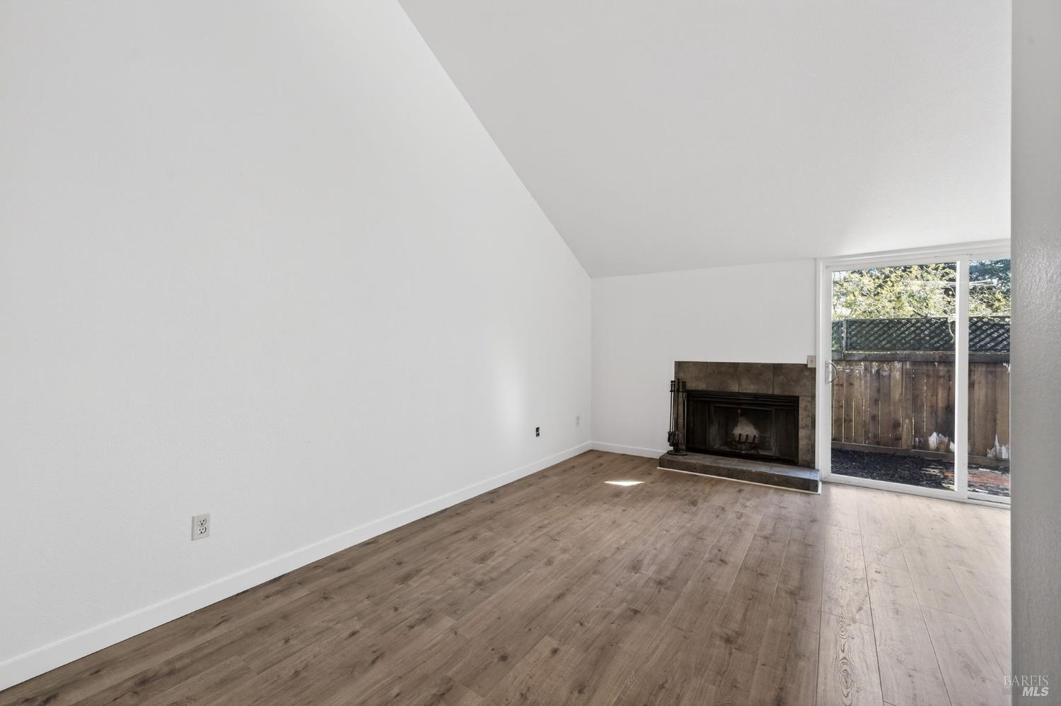 Detail Gallery Image 9 of 27 For 230 Courtyards E Unkn, Windsor,  CA 95492 - 2 Beds | 2 Baths