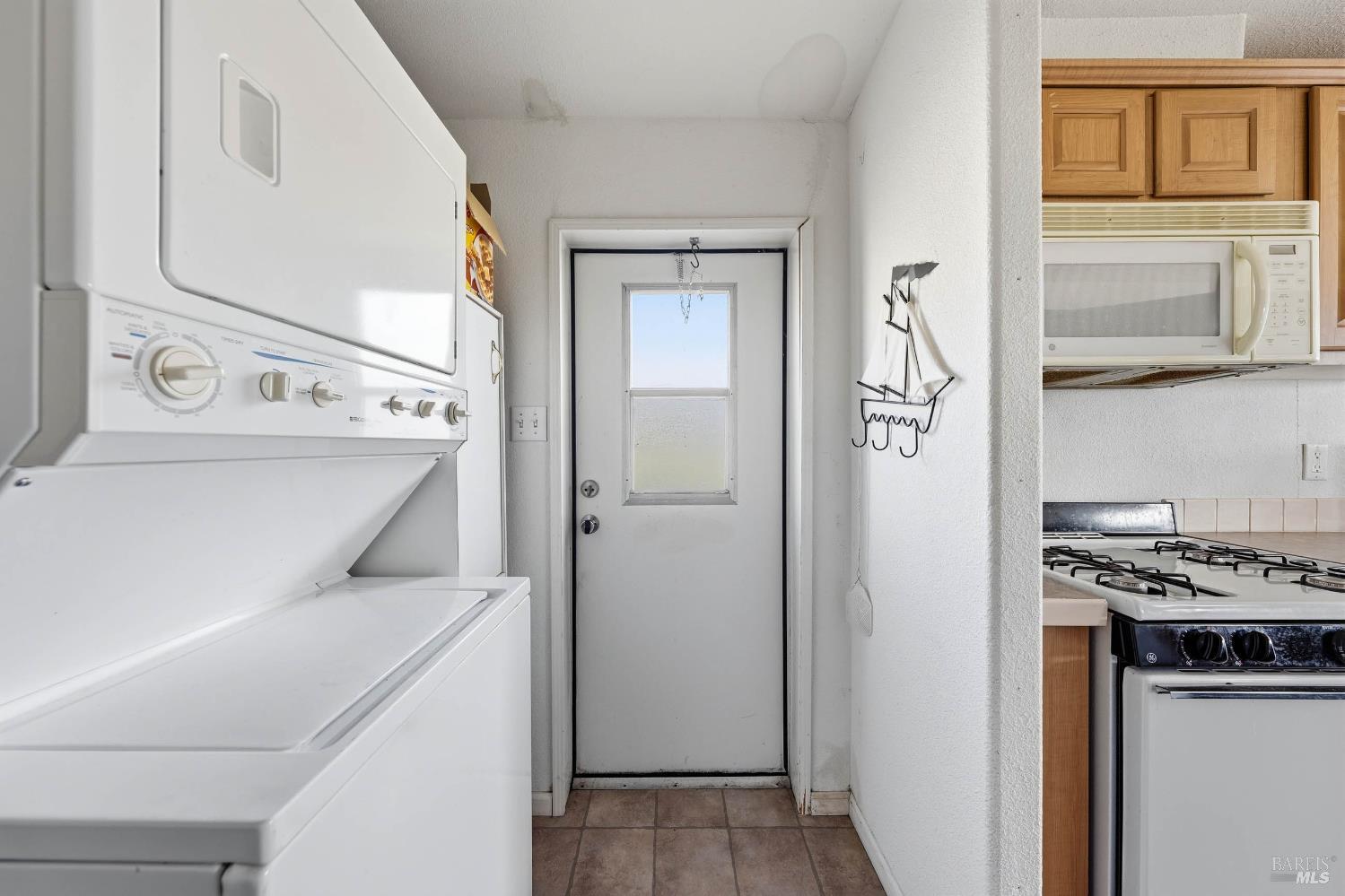 Detail Gallery Image 10 of 50 For 4237 5th Ave, Lakeport,  CA 95453 - 2 Beds | 2 Baths