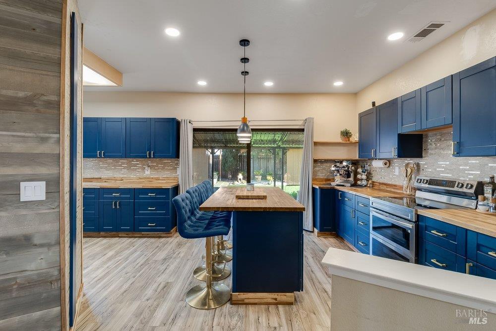 Detail Gallery Image 34 of 88 For 821 Saddle Horn Trl, Vacaville,  CA 95687 - 3 Beds | 3 Baths