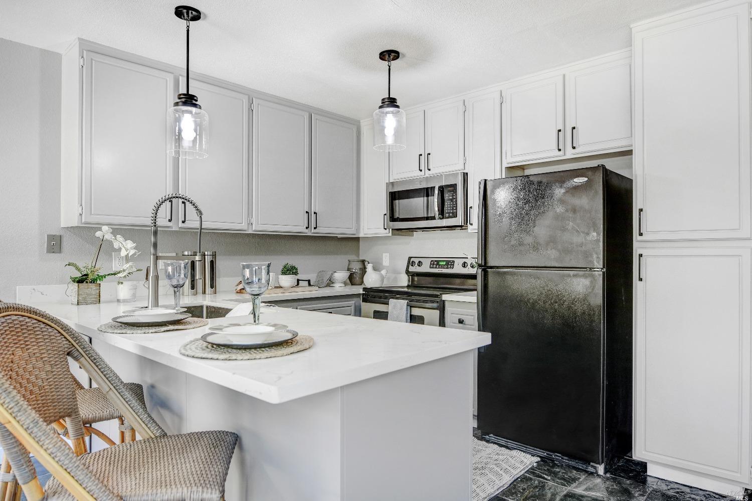 Detail Gallery Image 17 of 31 For 2016 Clearview Cir, Benicia,  CA 94510 - 3 Beds | 2/1 Baths