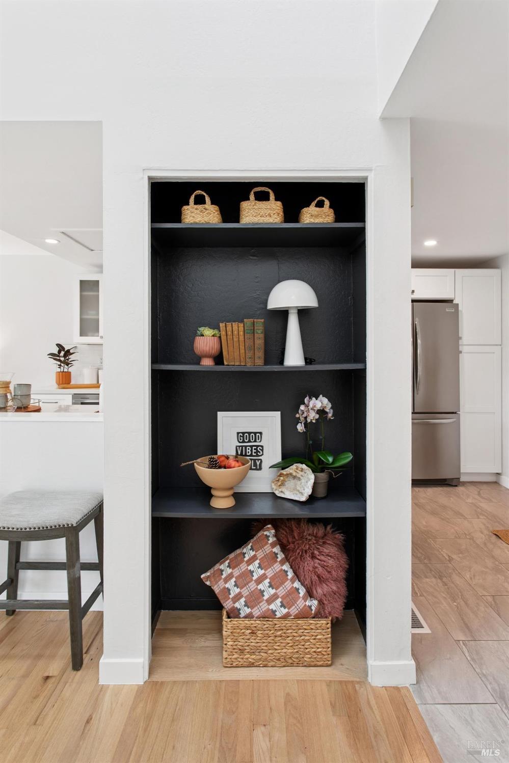 Detail Gallery Image 18 of 33 For 18 Dunlin Ct, San Rafael,  CA 94903 - 2 Beds | 1/1 Baths