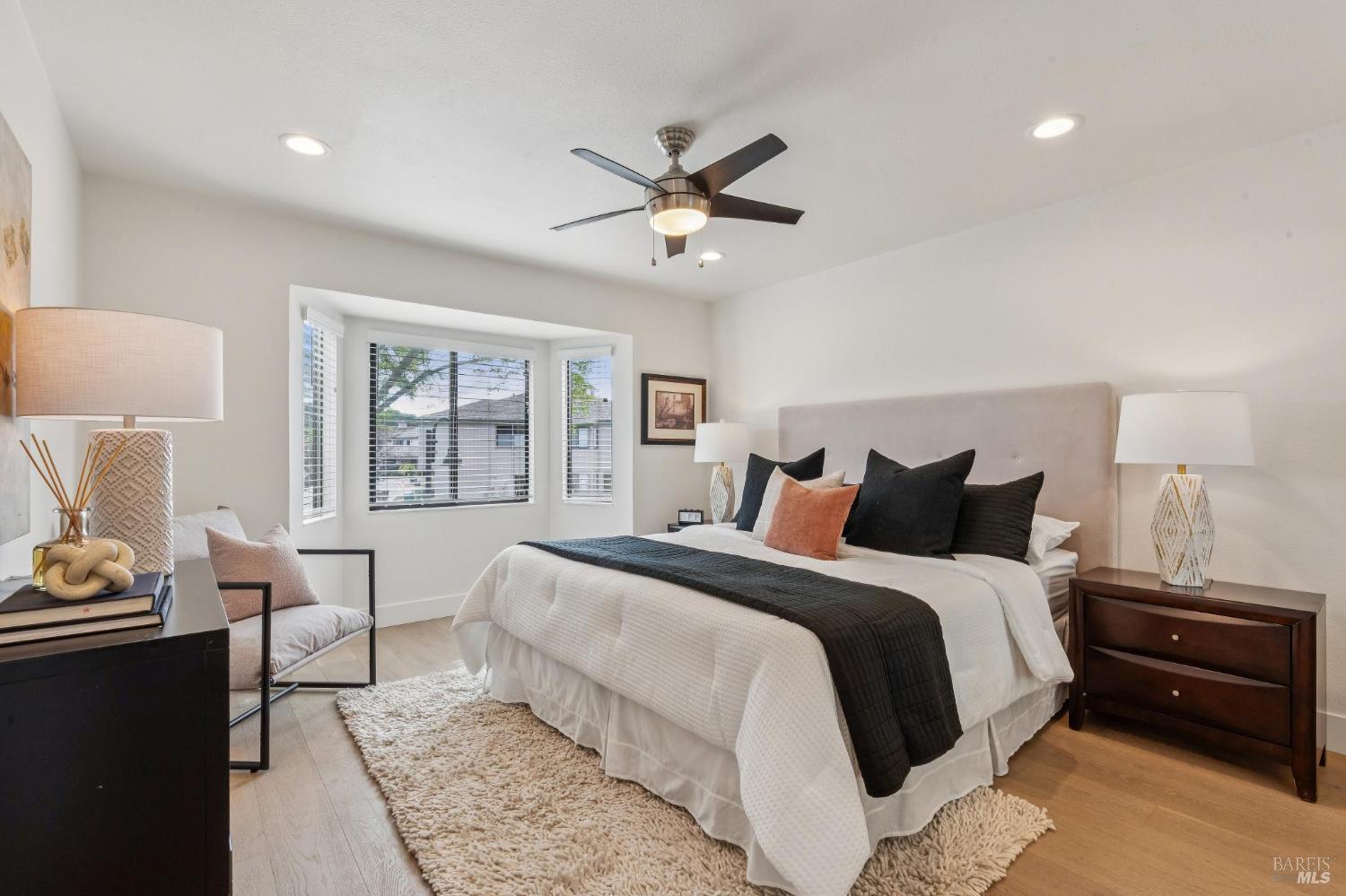 Detail Gallery Image 17 of 26 For 95 Dockside Cir, San Rafael,  CA 94903 - 2 Beds | 1 Baths