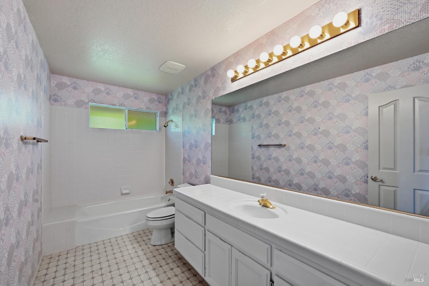 Detail Gallery Image 27 of 63 For 437 Crestridge Pl, Santa Rosa,  CA 95409 - 3 Beds | 2/1 Baths