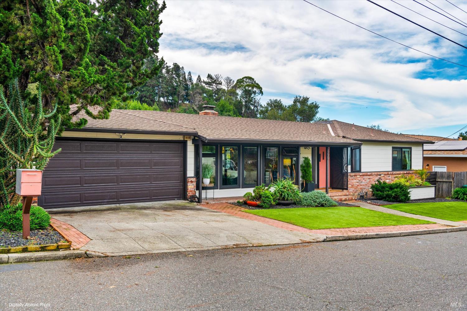 Detail Gallery Image 4 of 37 For 3990 Fairway Ave, Oakland,  CA 94605 - 2 Beds | 2 Baths