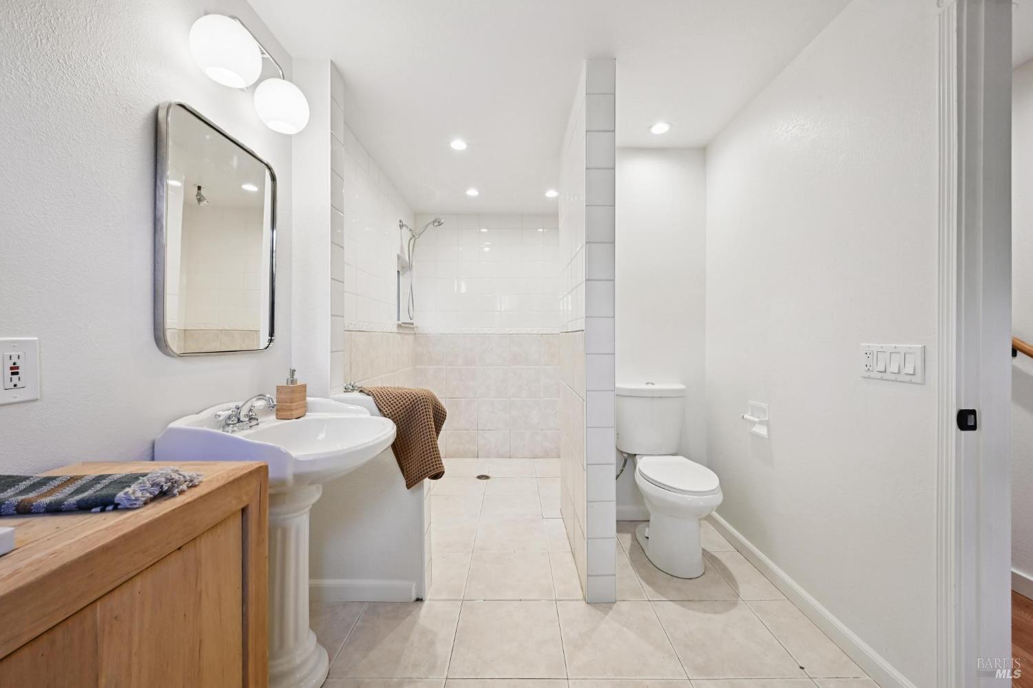 Detail Gallery Image 20 of 43 For 404 Spruce St, Mill Valley,  CA 94941 - 3 Beds | 2 Baths