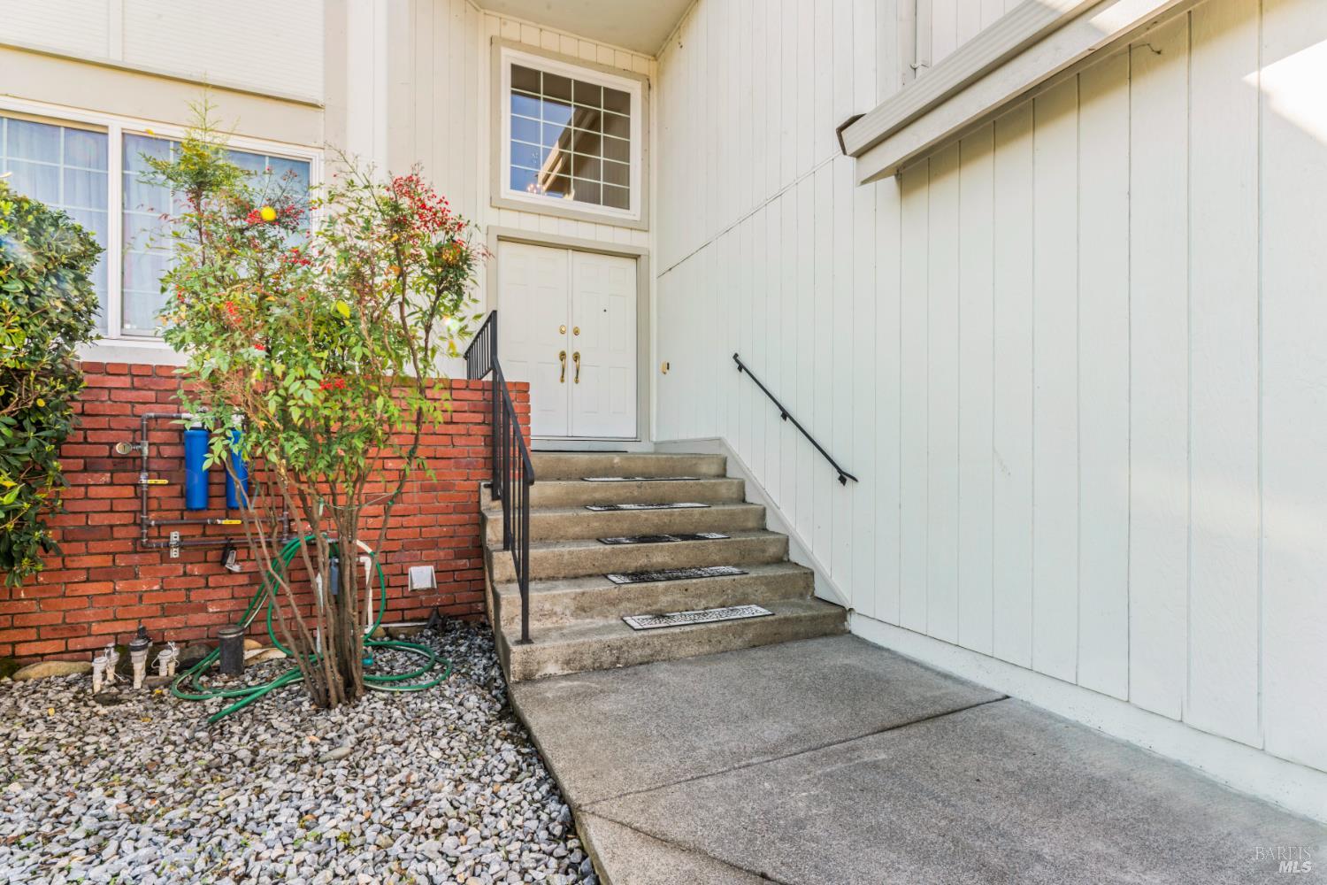 Detail Gallery Image 2 of 41 For 1175 Hickory Ave, Fairfield,  CA 94533 - 4 Beds | 3 Baths