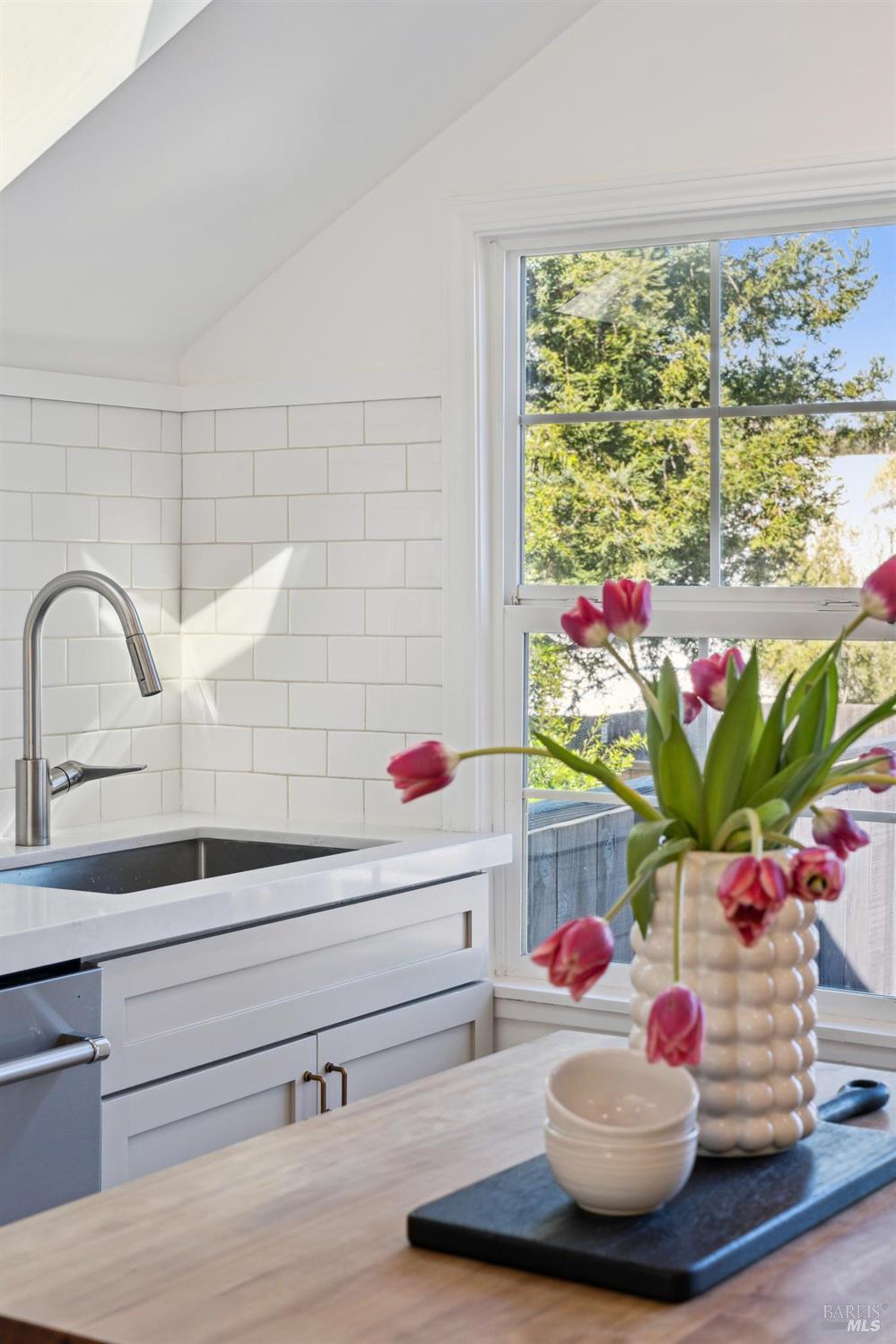 Detail Gallery Image 8 of 28 For 597 Ethel Ave, Mill Valley,  CA 94941 - 3 Beds | 2 Baths