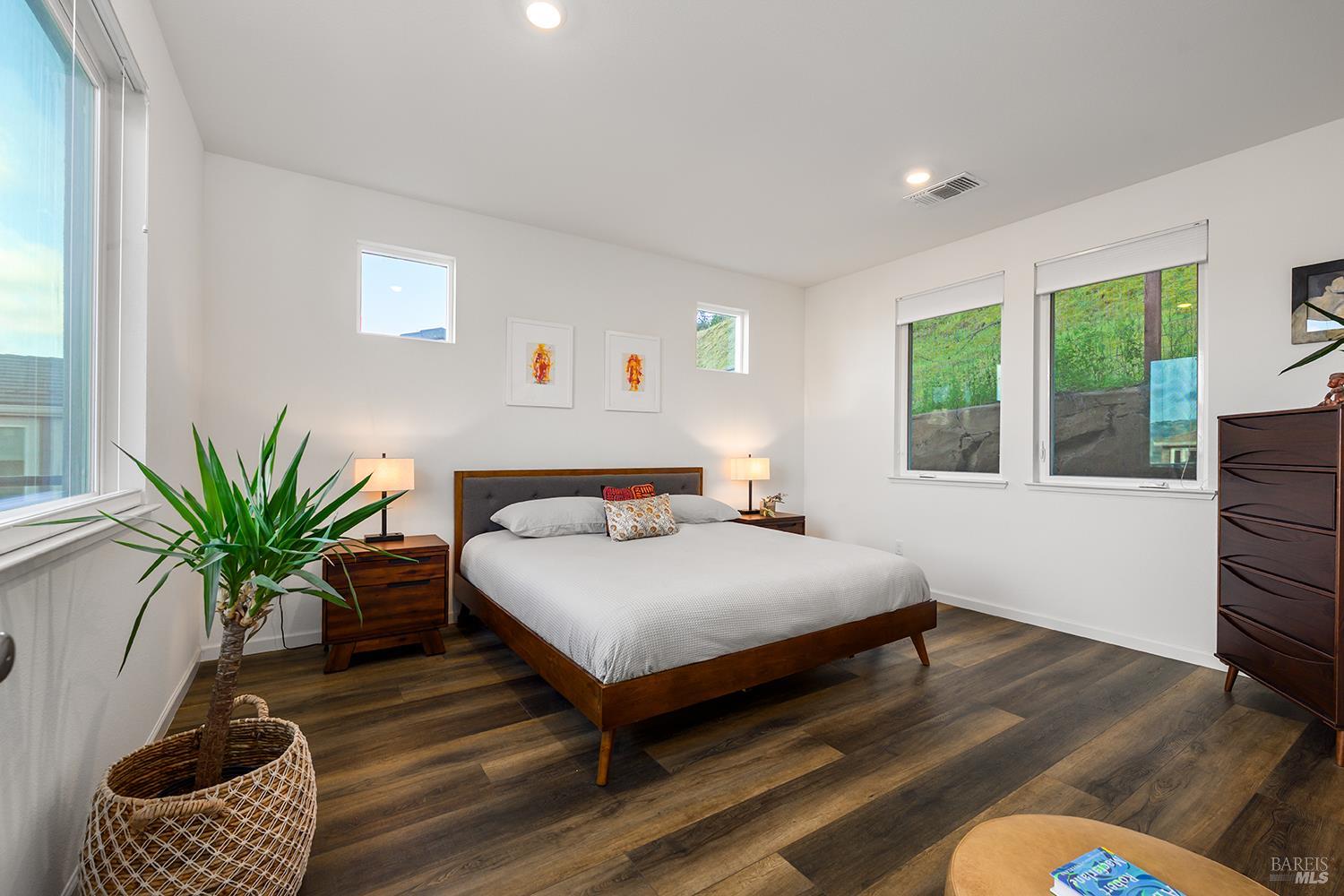 Detail Gallery Image 28 of 39 For 540 Sapphire St, Petaluma,  CA 94952 - 3 Beds | 2/1 Baths