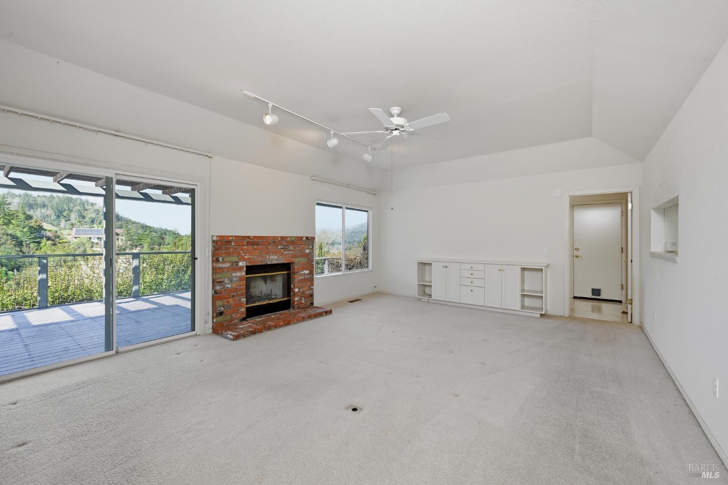 Detail Gallery Image 15 of 63 For 437 Crestridge Pl, Santa Rosa,  CA 95409 - 3 Beds | 2/1 Baths