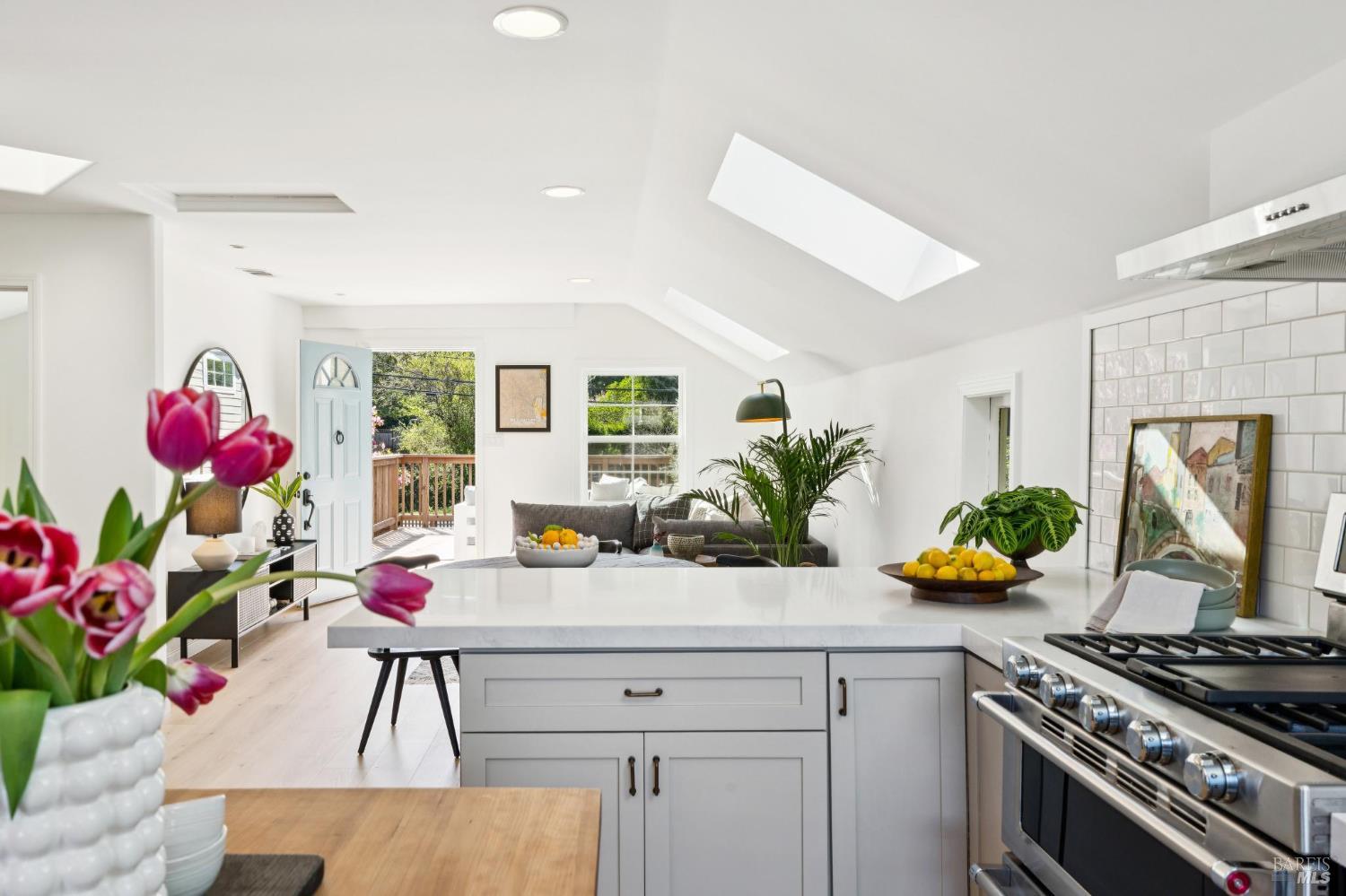 Detail Gallery Image 7 of 28 For 597 Ethel Ave, Mill Valley,  CA 94941 - 3 Beds | 2 Baths