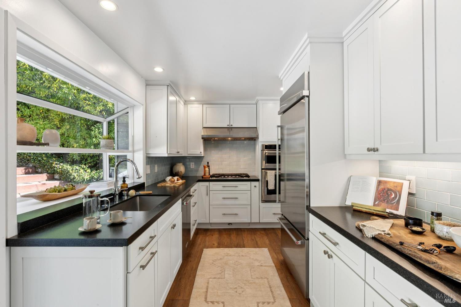 Detail Gallery Image 15 of 73 For 119 Bretano Way, Greenbrae,  CA 94904 - 4 Beds | 3 Baths