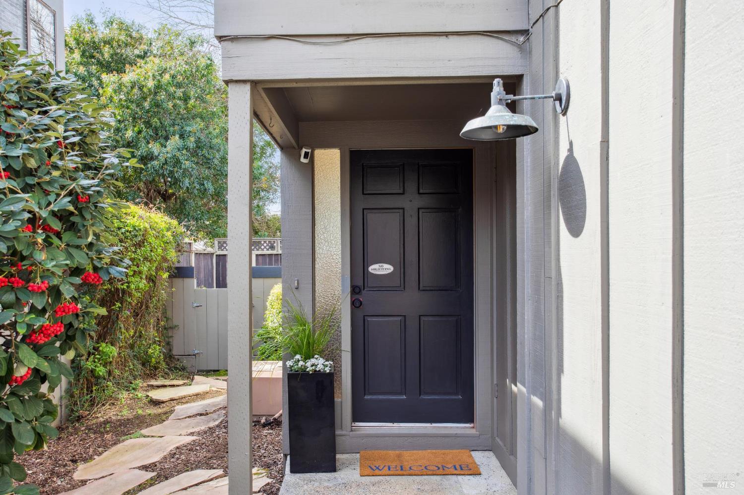 Detail Gallery Image 27 of 33 For 18 Dunlin Ct, San Rafael,  CA 94903 - 2 Beds | 1/1 Baths