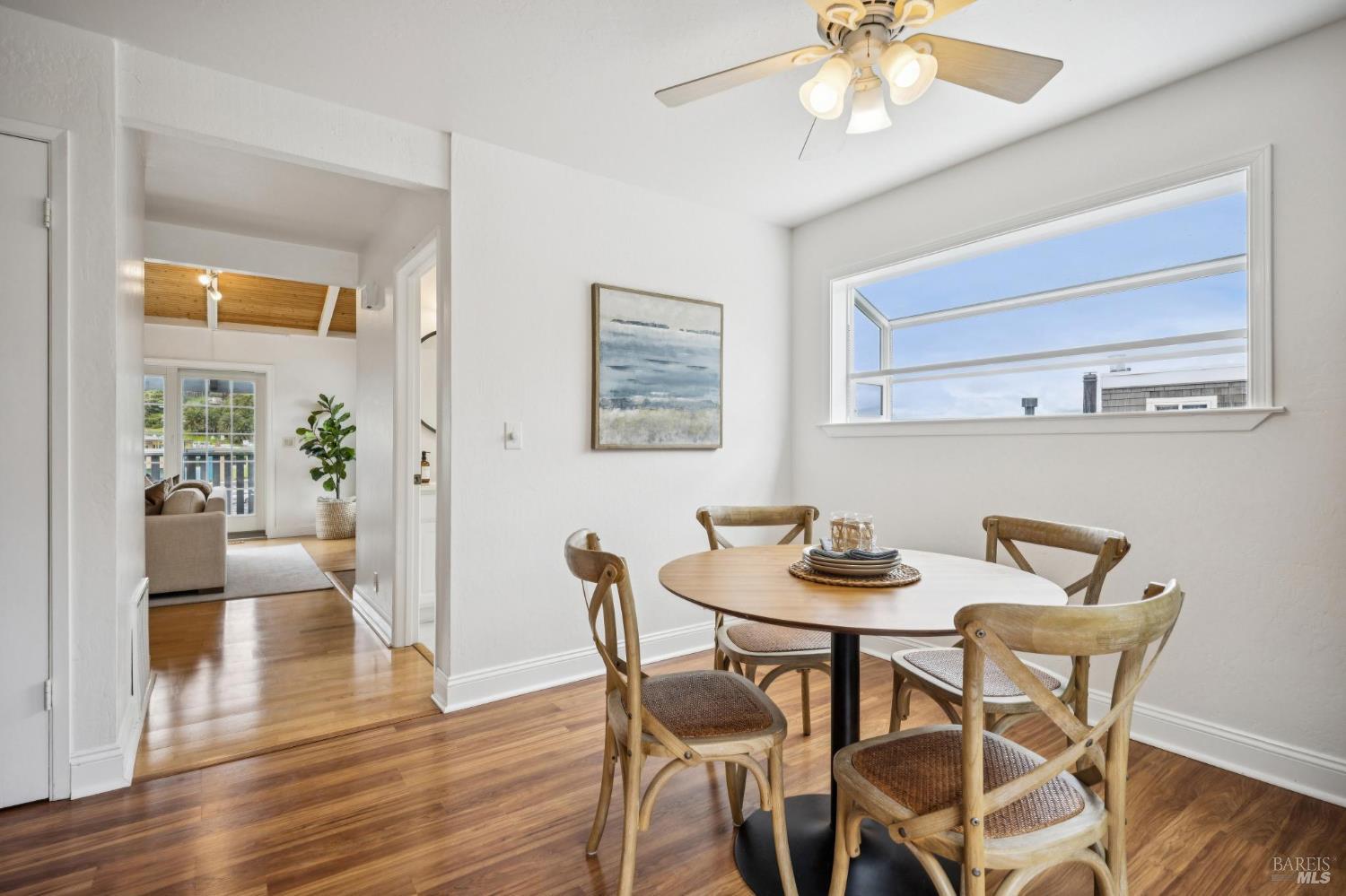 Detail Gallery Image 3 of 19 For 621 Nevada St, Sausalito,  CA 94965 - 2 Beds | 1/1 Baths