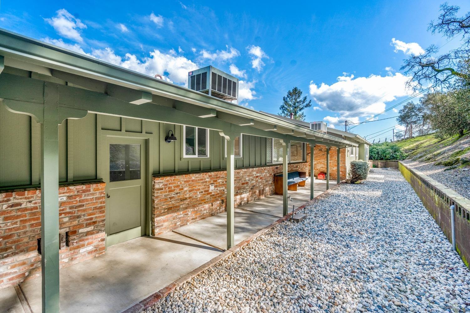 Detail Gallery Image 8 of 92 For 631 Casswall St, Napa,  CA 94558 - 7 Beds | 5/2 Baths