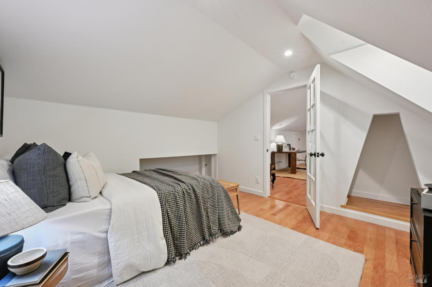 Detail Gallery Image 25 of 43 For 404 Spruce St, Mill Valley,  CA 94941 - 3 Beds | 2 Baths