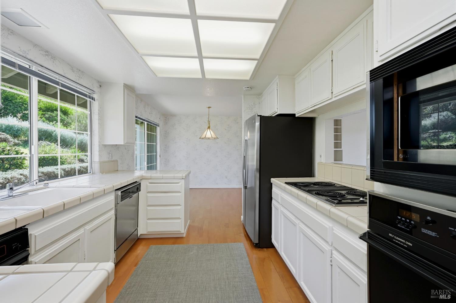 Detail Gallery Image 23 of 63 For 437 Crestridge Pl, Santa Rosa,  CA 95409 - 3 Beds | 2/1 Baths