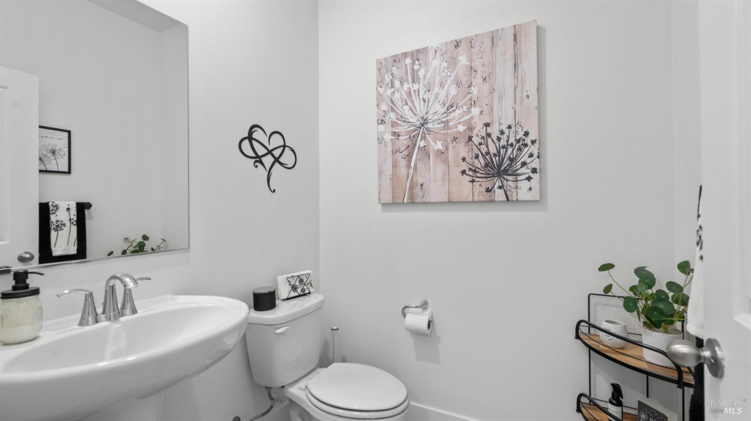 Detail Gallery Image 22 of 47 For 6083 Oak Leaf Pl, Rohnert Park,  CA 94928 - 4 Beds | 2/1 Baths