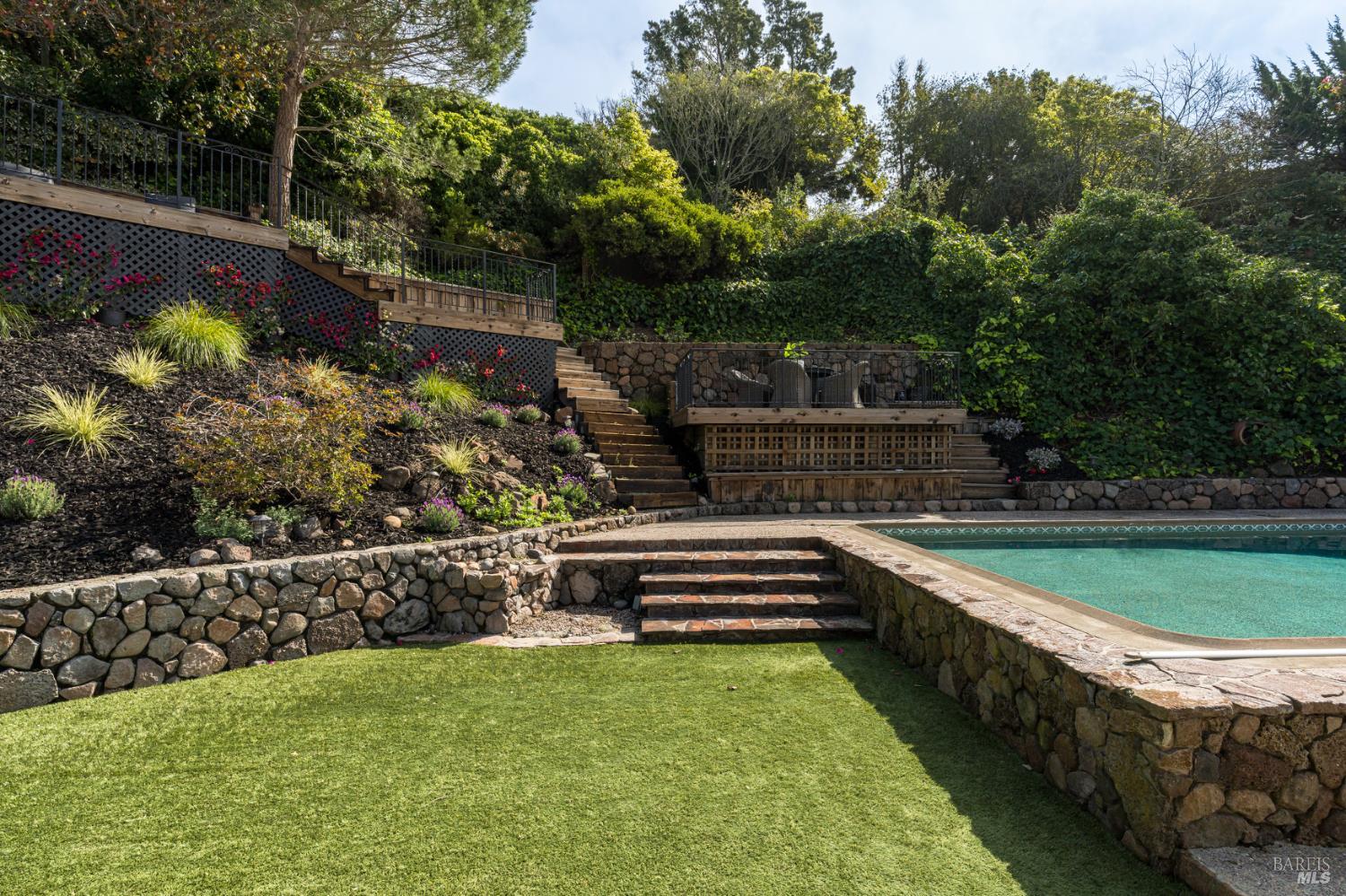 Detail Gallery Image 17 of 22 For 641 Hilary Dr, Tiburon,  CA 94920 - 4 Beds | 2/1 Baths