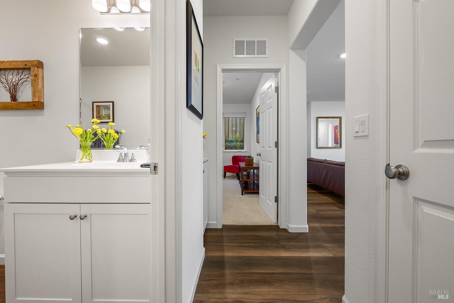 Detail Gallery Image 16 of 39 For 540 Sapphire St, Petaluma,  CA 94952 - 3 Beds | 2/1 Baths