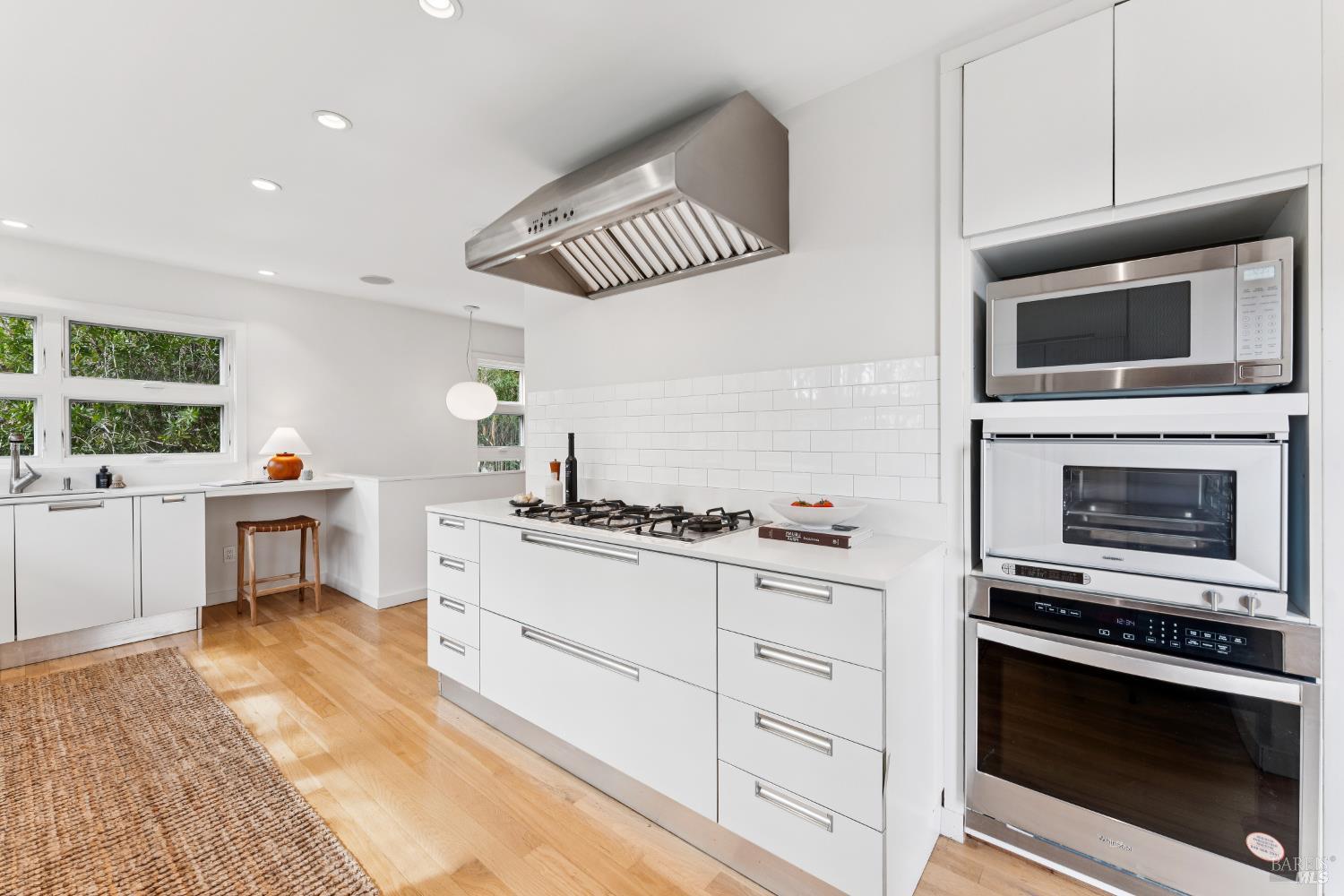 Detail Gallery Image 18 of 65 For 123 Almenar Dr, Greenbrae,  CA 94904 - 3 Beds | 3 Baths