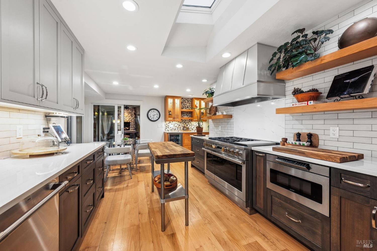 Detail Gallery Image 6 of 53 For 1222 Apple Tree Ct, Sonoma,  CA 95476 - 3 Beds | 3 Baths