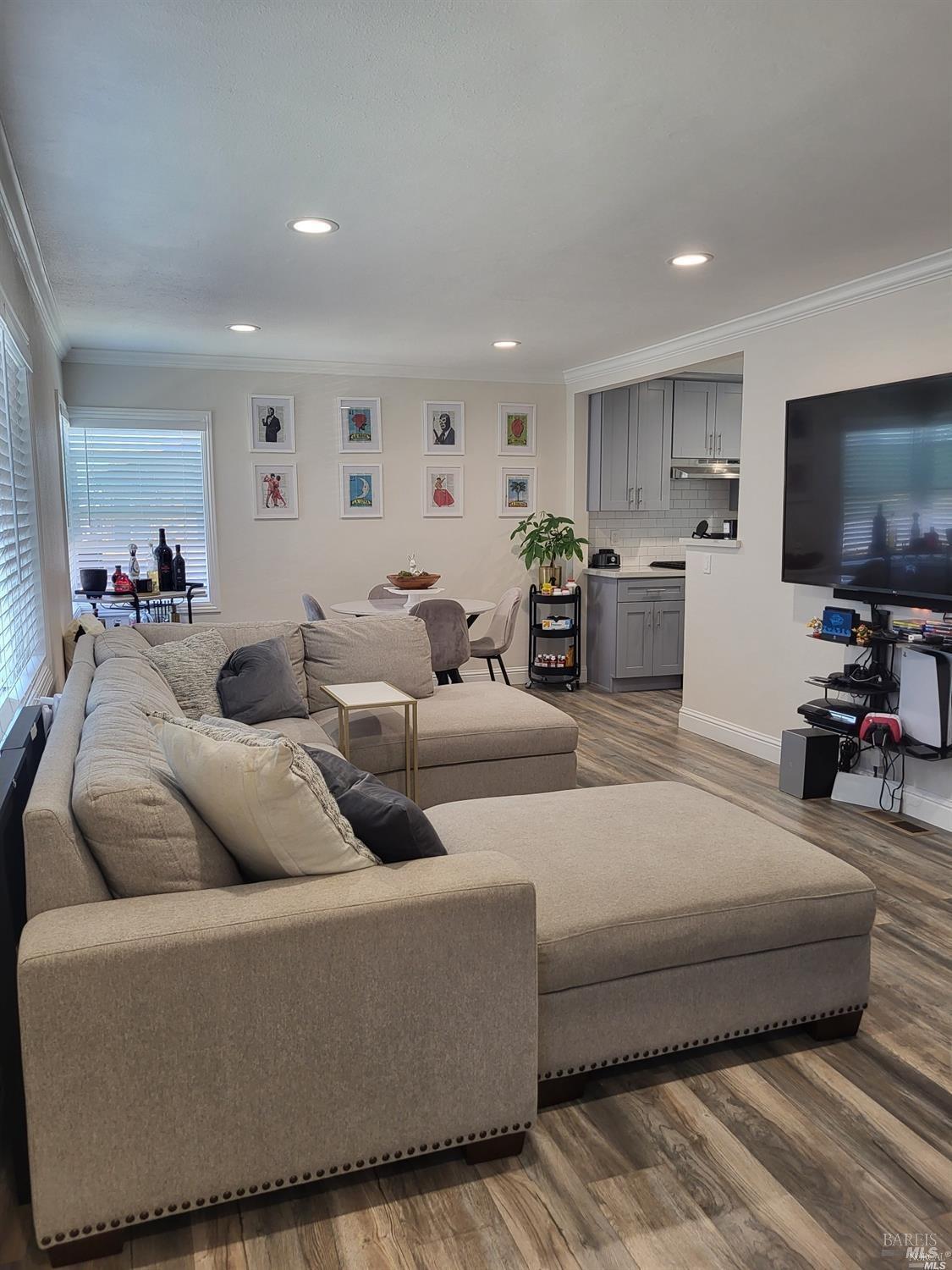 Detail Gallery Image 3 of 12 For 120 Laguna St, Vallejo,  CA 94591 - 3 Beds | 1 Baths