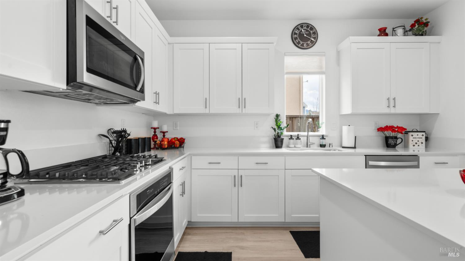 Detail Gallery Image 18 of 47 For 6083 Oak Leaf Pl, Rohnert Park,  CA 94928 - 4 Beds | 2/1 Baths