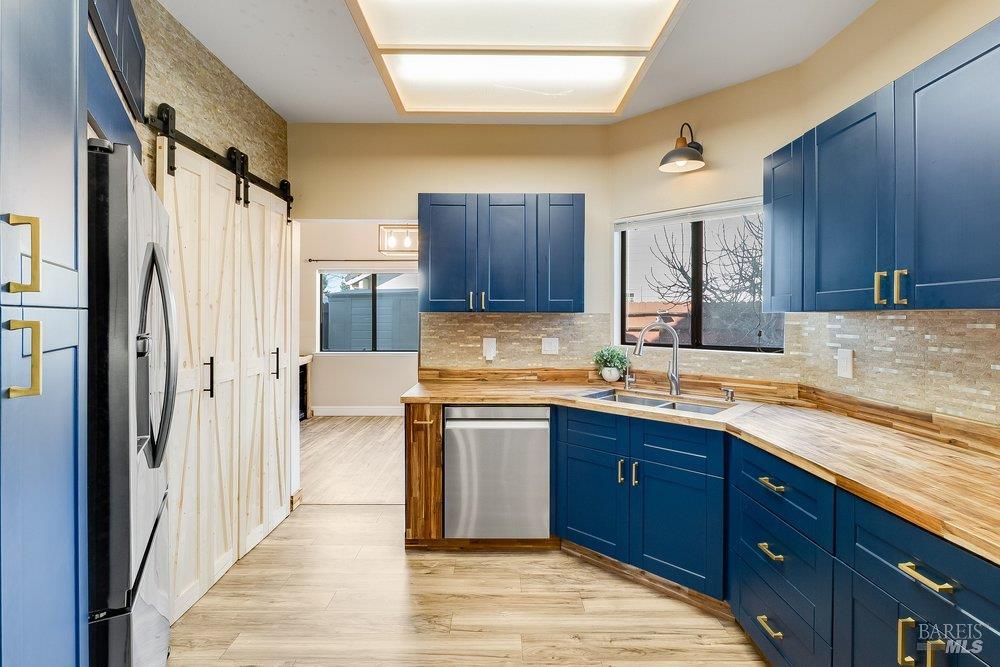 Detail Gallery Image 26 of 88 For 821 Saddle Horn Trl, Vacaville,  CA 95687 - 3 Beds | 3 Baths