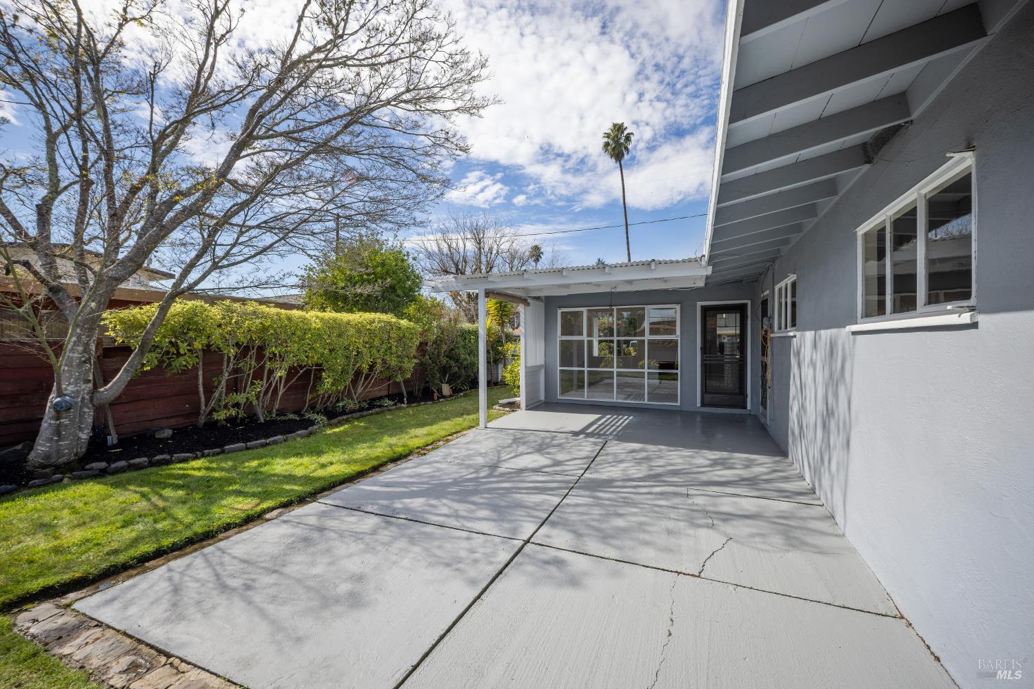 Detail Gallery Image 34 of 39 For 10 Somerset Ln, Mill Valley,  CA 94941 - 3 Beds | 2 Baths