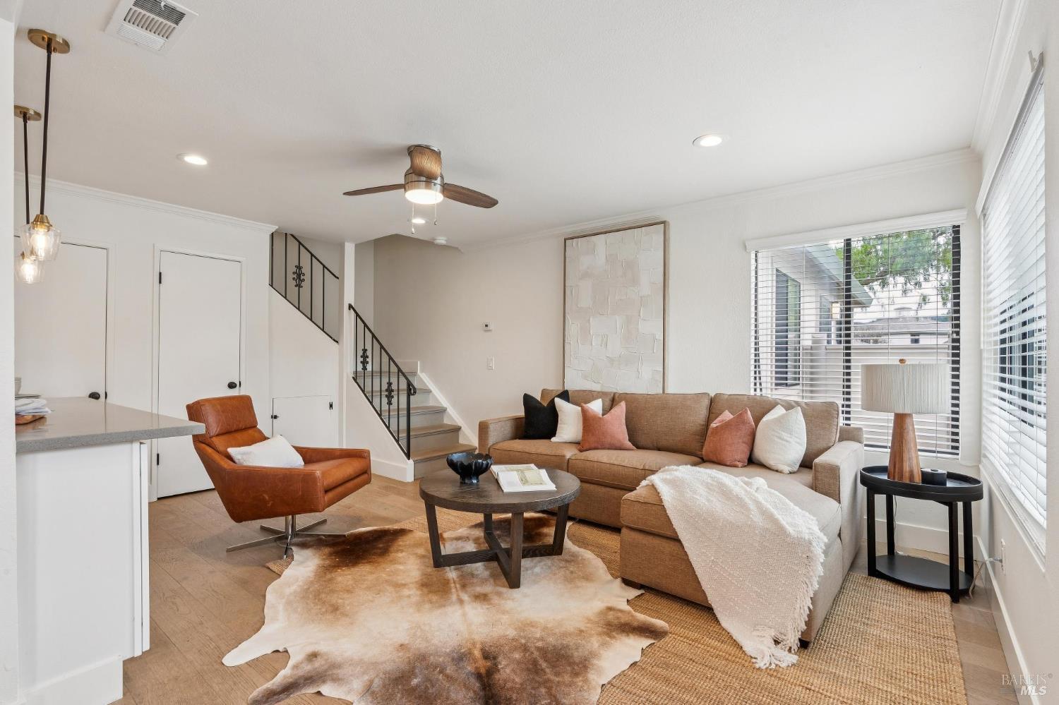 Detail Gallery Image 7 of 26 For 95 Dockside Cir, San Rafael,  CA 94903 - 2 Beds | 1 Baths