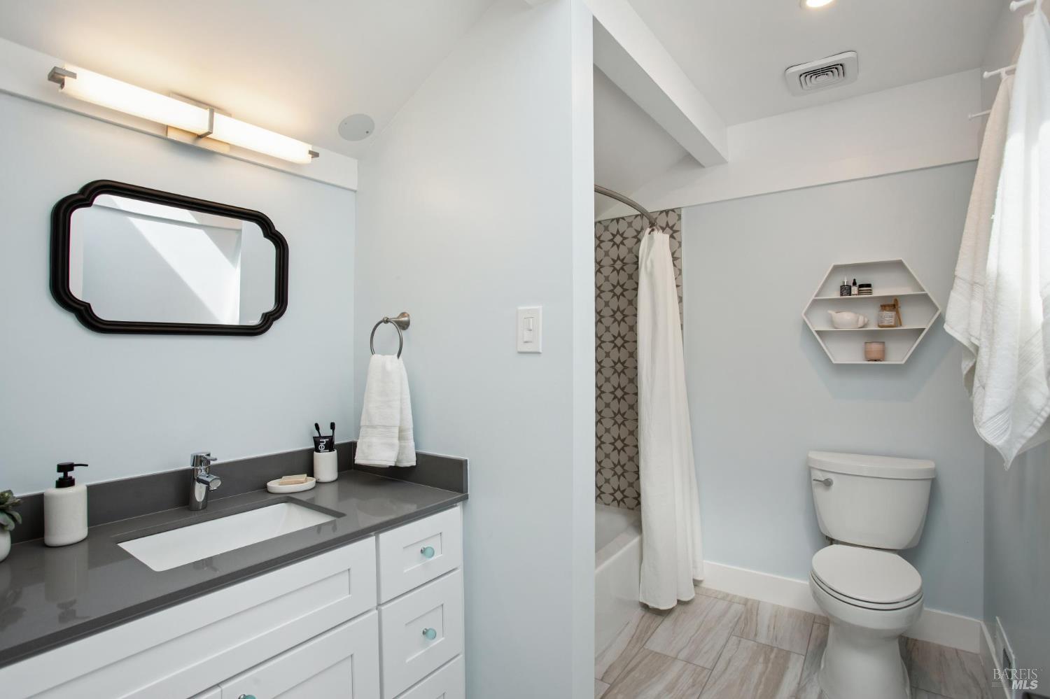 Detail Gallery Image 22 of 33 For 18 Dunlin Ct, San Rafael,  CA 94903 - 2 Beds | 1/1 Baths