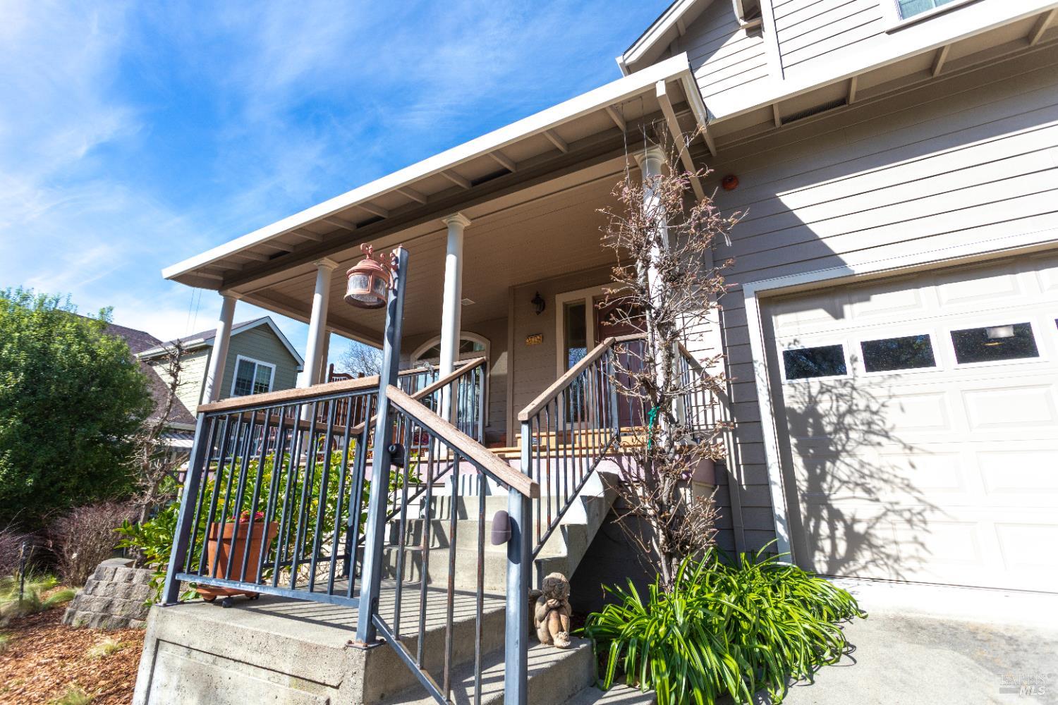 Detail Gallery Image 4 of 48 For 230 Clear Ridge Drive Dr, Healdsburg,  CA 95448 - 3 Beds | 2/1 Baths