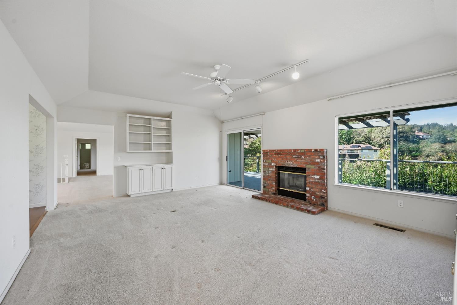 Detail Gallery Image 16 of 63 For 437 Crestridge Pl, Santa Rosa,  CA 95409 - 3 Beds | 2/1 Baths