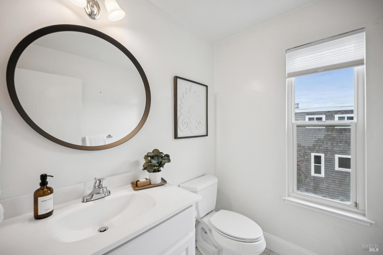 Detail Gallery Image 14 of 19 For 621 Nevada St, Sausalito,  CA 94965 - 2 Beds | 1/1 Baths