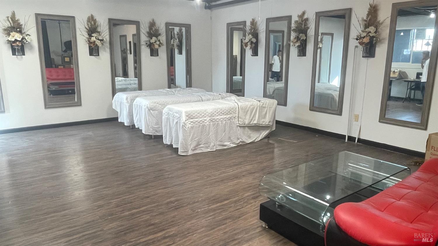 Detail Gallery Image 21 of 25 For 449 Center St, Healdsburg,  CA 95448 - – Beds | – Baths