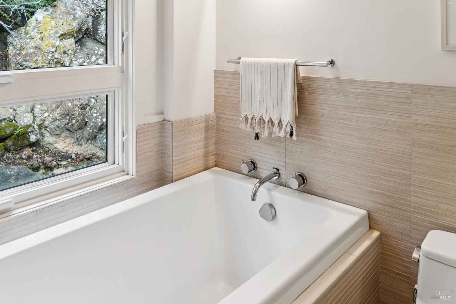 Detail Gallery Image 29 of 65 For 123 Almenar Dr, Greenbrae,  CA 94904 - 3 Beds | 3 Baths