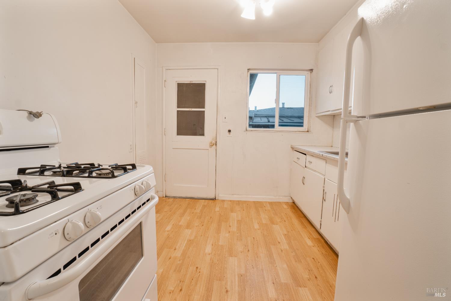 Detail Gallery Image 11 of 22 For 901 Carpino Ave, Pittsburg,  CA 94565 - 3 Beds | 1 Baths