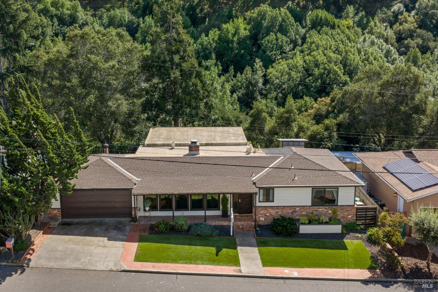 Detail Gallery Image 30 of 37 For 3990 Fairway Ave, Oakland,  CA 94605 - 2 Beds | 2 Baths