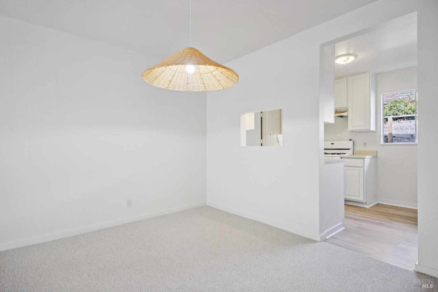 Detail Gallery Image 13 of 39 For 10 Somerset Ln, Mill Valley,  CA 94941 - 3 Beds | 2 Baths