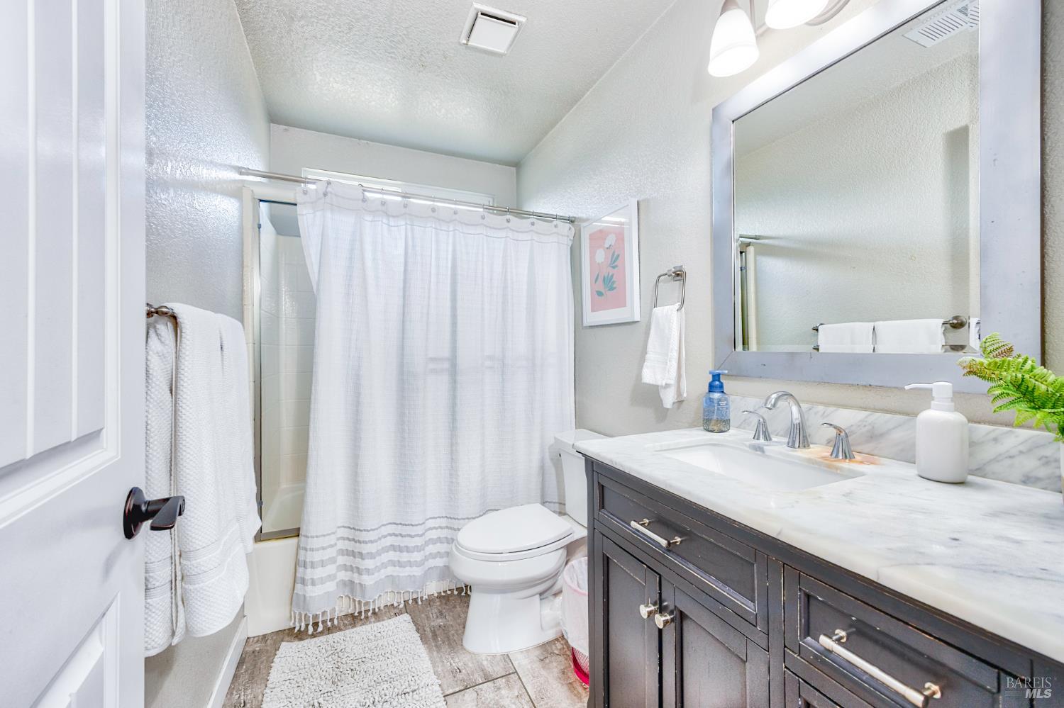 Detail Gallery Image 20 of 24 For 1168 Wieling Way, Petaluma,  CA 94954 - 4 Beds | 2/1 Baths