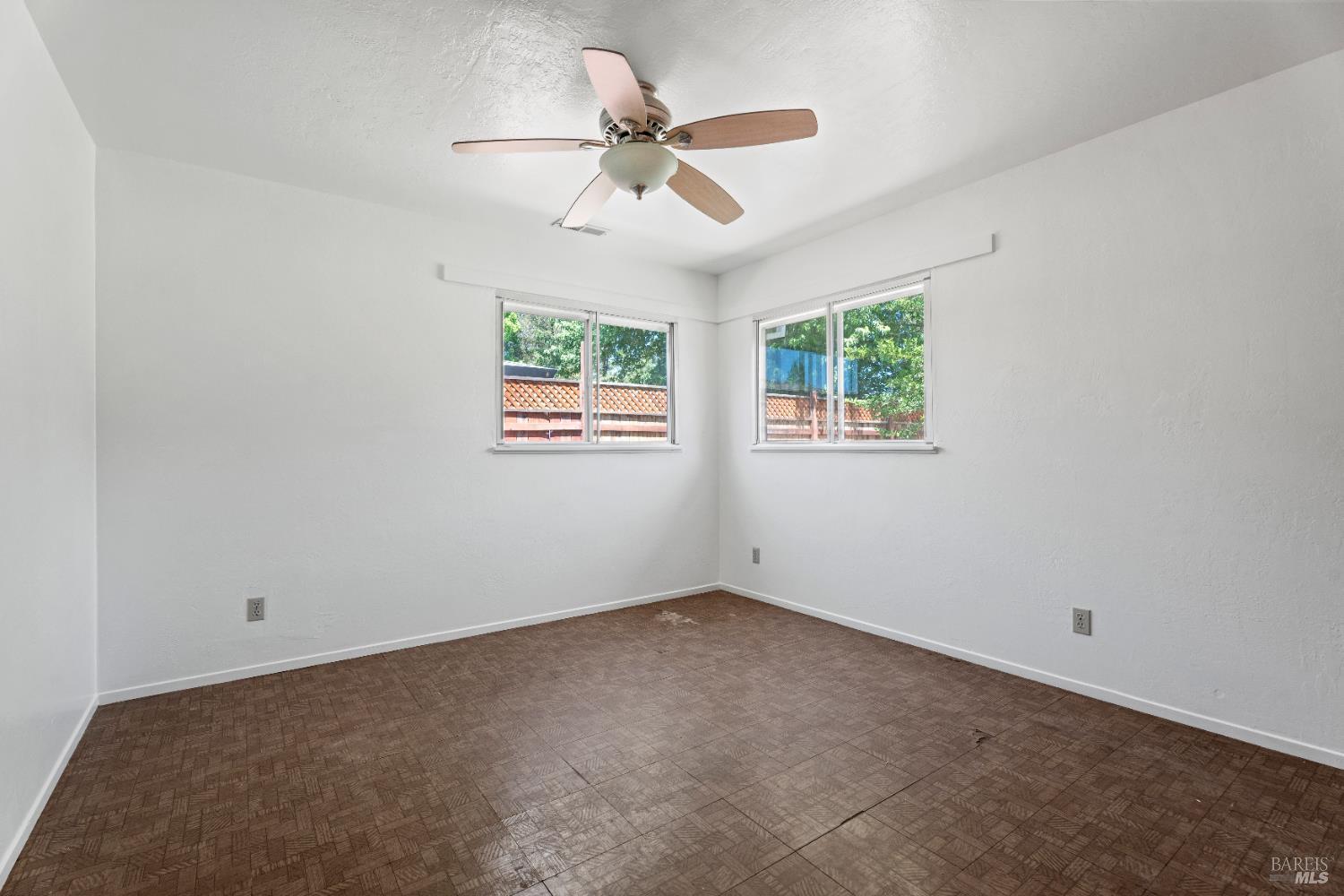 Detail Gallery Image 13 of 27 For 411 Milani Dr, Ukiah,  CA 95482 - 4 Beds | 2 Baths