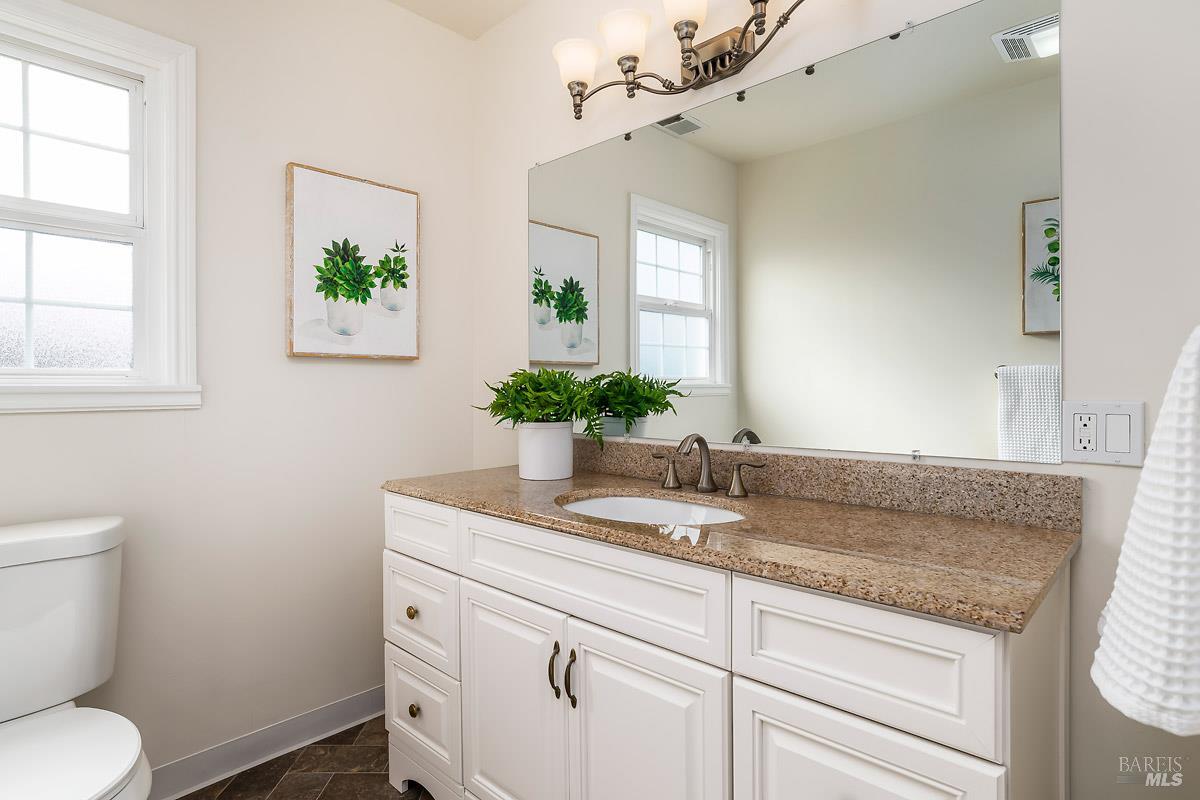 Detail Gallery Image 14 of 36 For 1012 2nd St, Novato,  CA 94945 - 3 Beds | 2/1 Baths