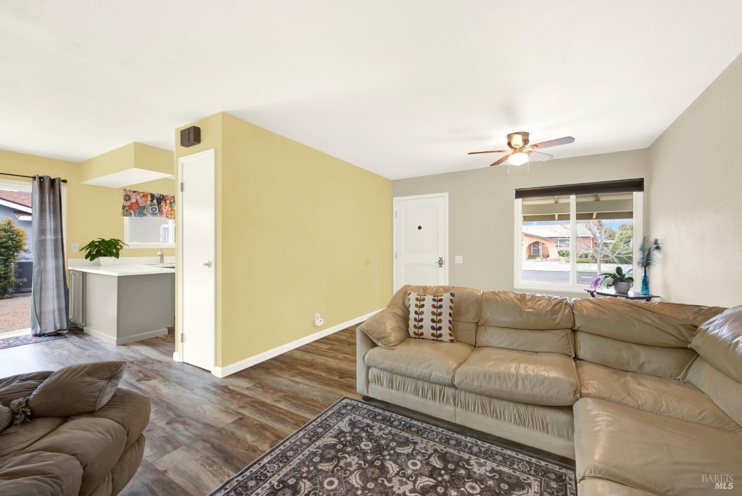 Detail Gallery Image 10 of 41 For 129 Carlsbad Cir, Vacaville,  CA 95687 - 2 Beds | 1 Baths