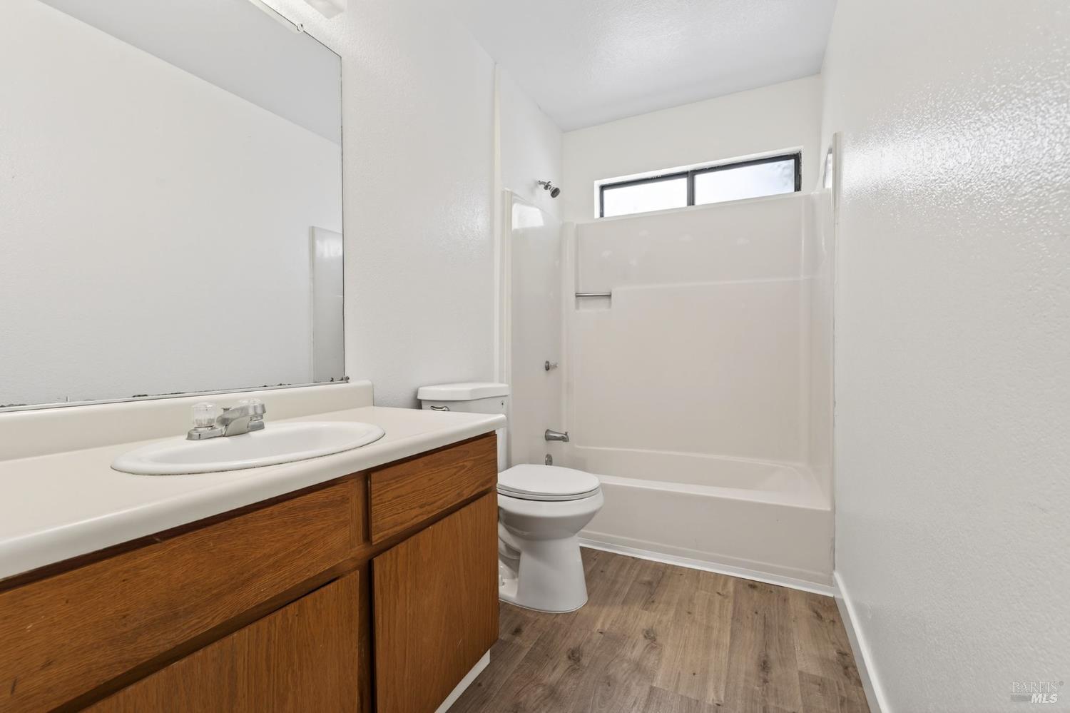 Detail Gallery Image 4 of 27 For 230 Courtyards E Unkn, Windsor,  CA 95492 - 2 Beds | 2 Baths