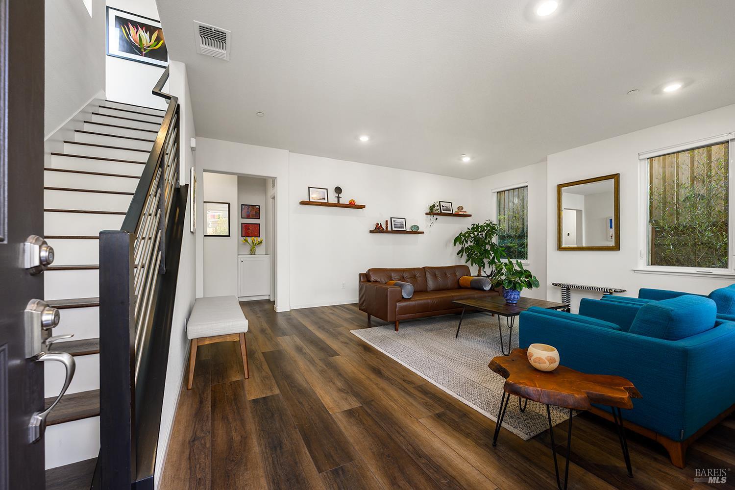 Detail Gallery Image 9 of 39 For 540 Sapphire St, Petaluma,  CA 94952 - 3 Beds | 2/1 Baths